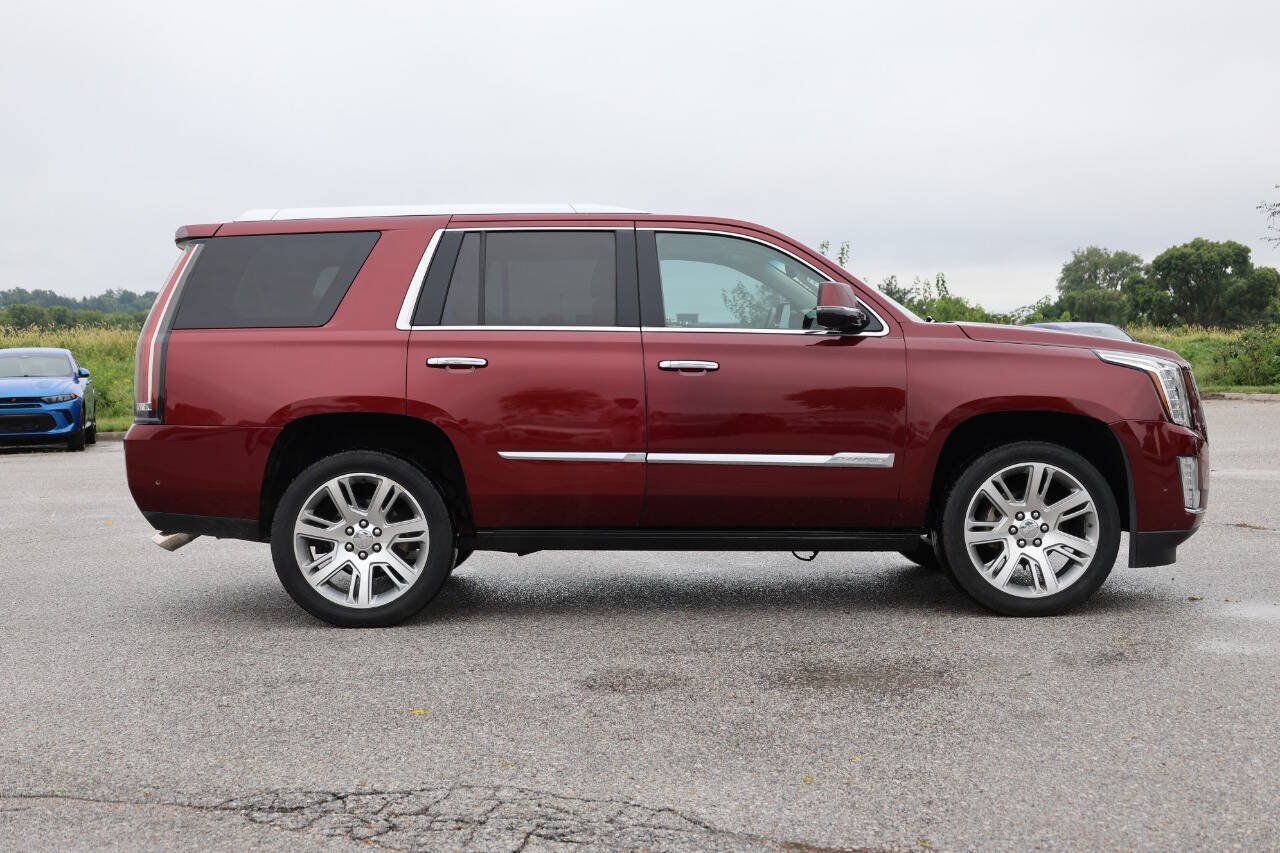 Used 2017 Cadillac Escalade Premium Luxury AWD/4WD image 7