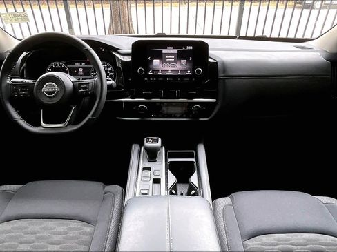 Used 2025 Nissan Pathfinder SV w/ SV Premium Package image 17