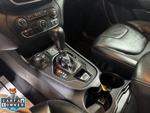 Used 2019 Jeep Cherokee Latitude Plus AWD/4WD image 24