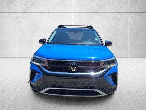 Certified 2024 Volkswagen Taos SE w/ Panoramic Sunroof Package FWD image 2