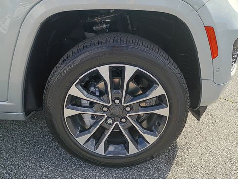 New 2025 Jeep Grand Cherokee Overland w/ Trailer Tow Package AWD/4WD image 8