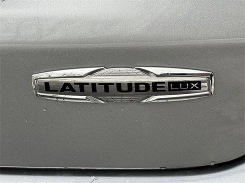 Used 2022 Jeep Compass Latitude w/ Sun and Sound Group image 11