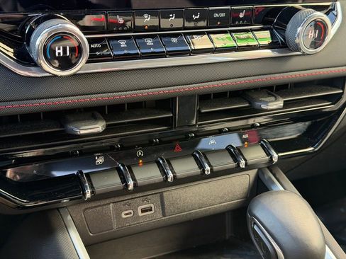 Used 2024 Chevrolet Colorado Z71 w/ Z71 Convenience Package 2 image 14