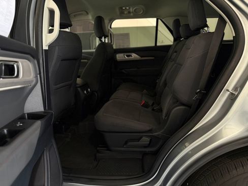 Used 2025 Ford Explorer Active AWD/4WD image 17