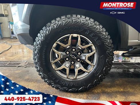 Used 2025 Chevrolet Colorado ZR2 w/ Technology Package AWD/4WD image 32