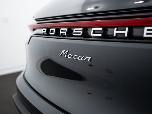Certified 2026 Porsche Macan AWD/4WD image 27