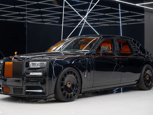 Used 2025 Rolls-Royce Phantom Sedan image 3