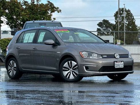 Used 2016 Volkswagen e-Golf SE w/ DC Fast Charging Package image 2