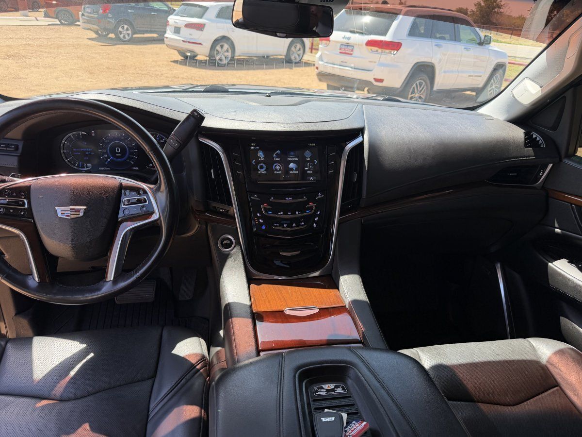 Used 2019 Cadillac Escalade Premium Luxury AWD/4WD image 21
