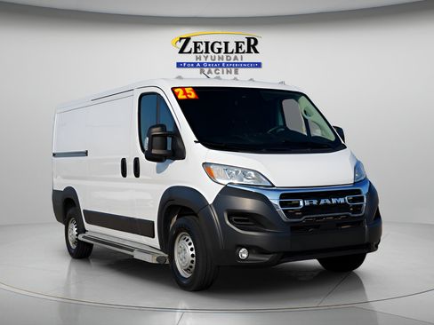 Used 2025 RAM ProMaster 2500 w/ U-Haul Equipment Group FWD image 1