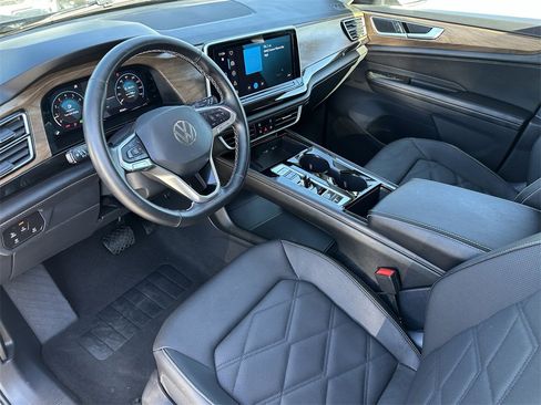 Used 2025 Volkswagen Atlas SE image 11