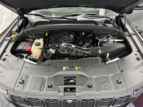 Certified 2024 Jeep Grand Cherokee L Limited w/ Luxury Tech Group II AWD/4WD image 8