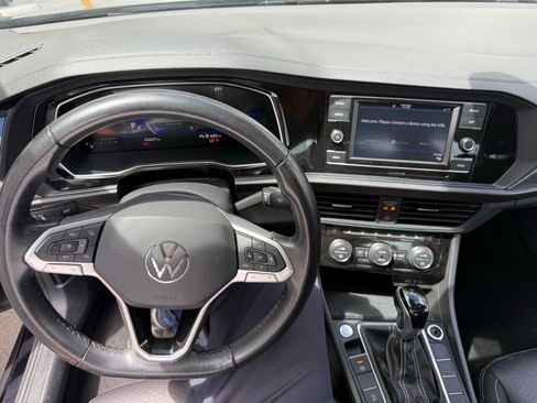 Used 2024 Volkswagen Jetta SE image 8