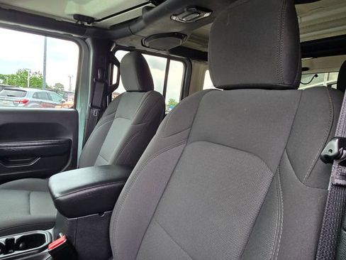 Used 2023 Jeep Wrangler Unlimited w/ Cold Weather Group AWD/4WD image 6