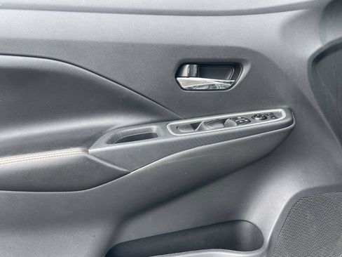 Used 2024 Nissan Versa SR FWD image 18