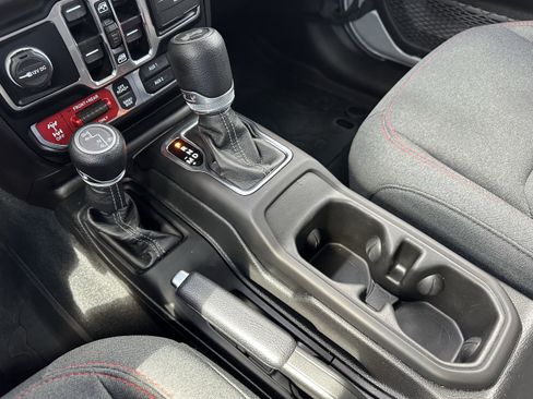 Used 2024 Jeep Wrangler Unlimited Rubicon w/ XTREMEE 35" Tire Package image 28