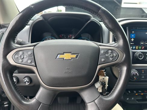 Used 2021 Chevrolet Colorado Z71 w/ Z71 Midnight Edition AWD/4WD image 17