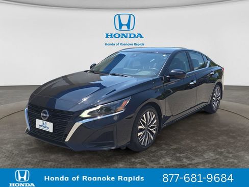 Used 2024 Nissan Altima 2.5 SV w/ SV Premium Package FWD image 1