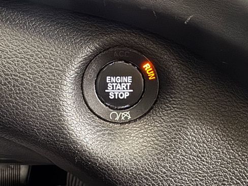 Used 2019 Jeep Cherokee Overland w/ Technology Group image 23