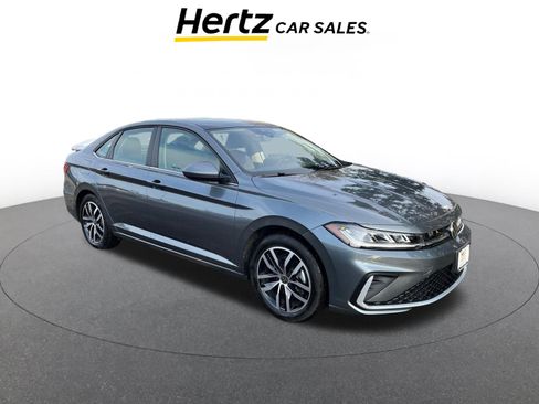 Used 2025 Volkswagen Jetta SE image 1