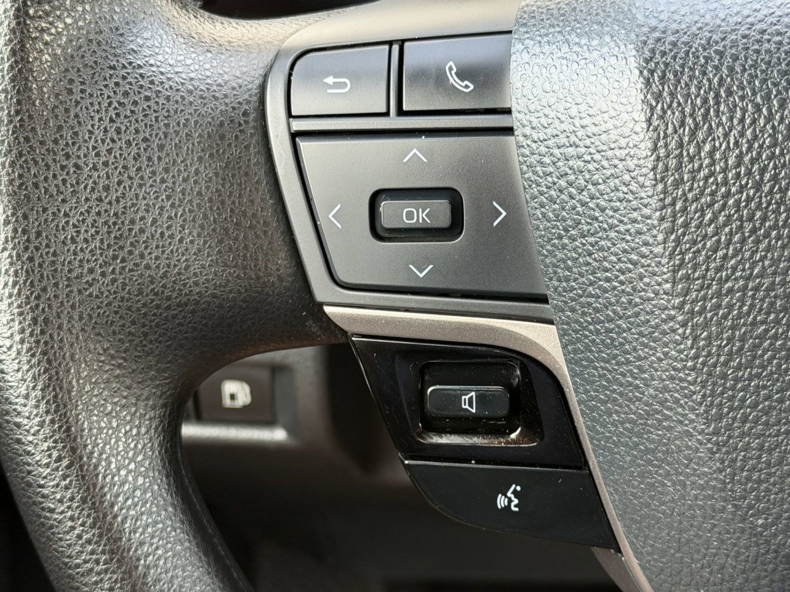 Used 2025 Toyota Camry LE FWD image 18