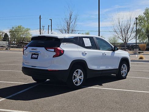 Used 2024 GMC Terrain SLE image 5