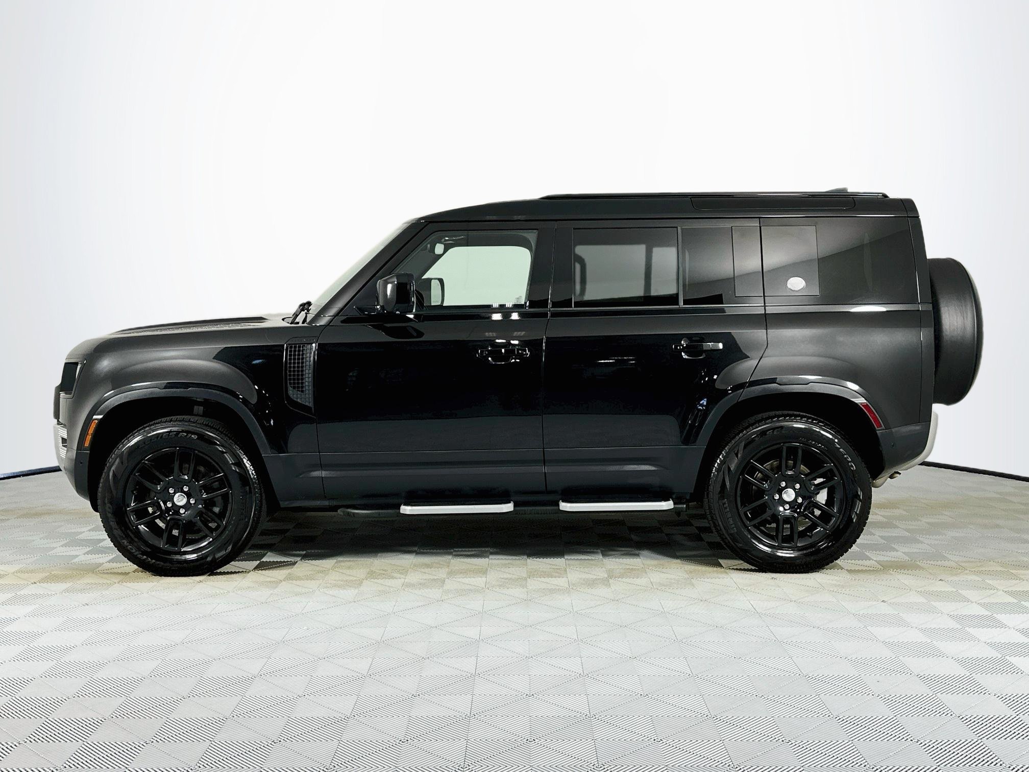Certified 2023 Land Rover Defender 110 S AWD/4WD image 8