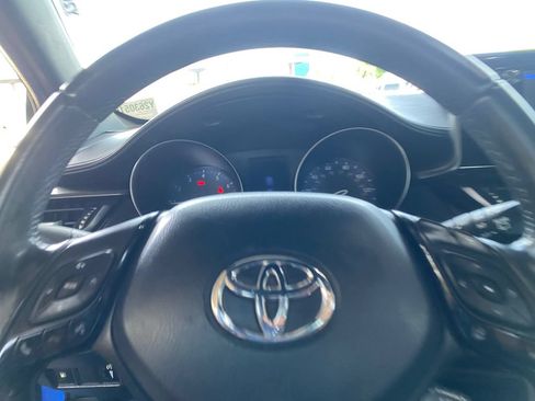 Used 2018 Toyota C-HR XLE FWD image 14
