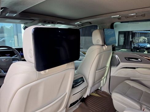 Used 2023 Cadillac Escalade ESV Sport Platinum w/ LPO, ONYX Package RWD image 13