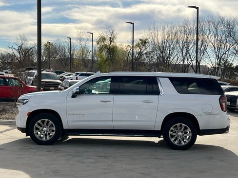 Used 2022 Chevrolet Suburban Premier w/ Premium Package image 6