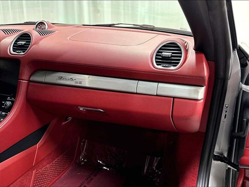 Used 2022 Porsche 718 Boxster RWD image 26