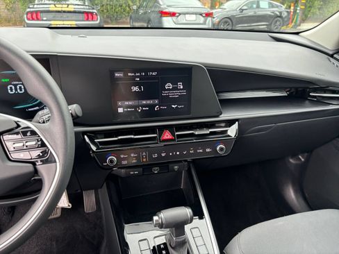Used 2026 Kia Niro LX FWD image 17