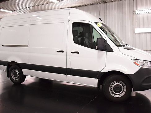 Used 2025 Mercedes-Benz Sprinter 2500 image 8