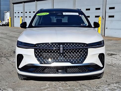 Certified 2024 Lincoln Nautilus Reserve image 2