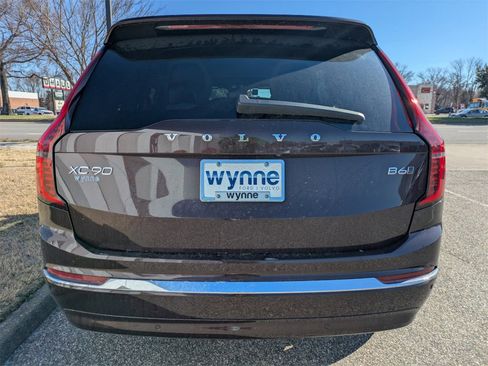 New 2025 Volvo XC90 B6 Core w/ Climate Package image 5