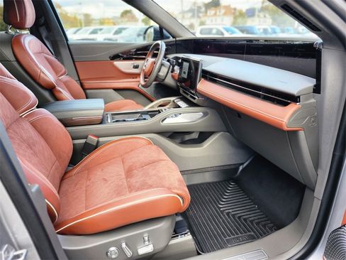 Used 2024 Lincoln Nautilus Black Label image 11