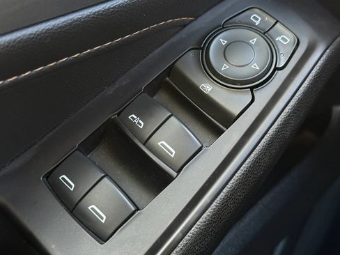 Used 2018 Chevrolet Traverse LT AWD/4WD image 24