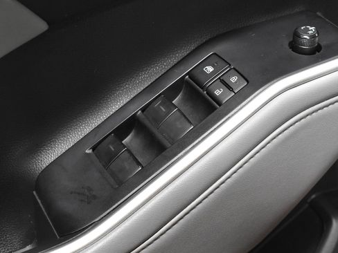 Used 2022 Toyota Highlander XLE image 13