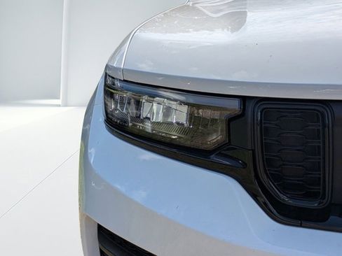 New 2025 Jeep Grand Cherokee Altitude image 8