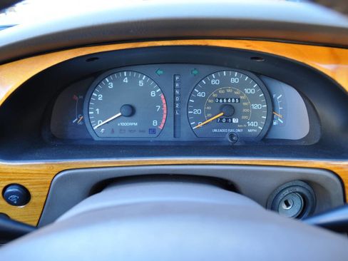 Used 1996 Toyota Camry LE FWD image 22
