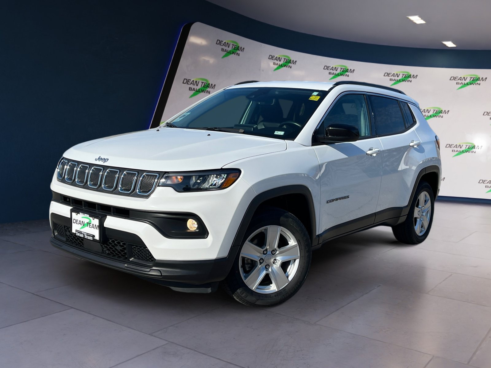 Used 2022 Jeep Compass Latitude w/ Convenience Group AWD/4WD image 3