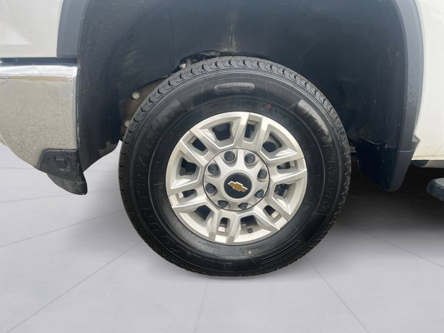 Used 2024 Chevrolet Silverado 2500 LT AWD/4WD image 9