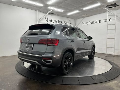 Used 2024 Volkswagen Taos SE FWD image 7