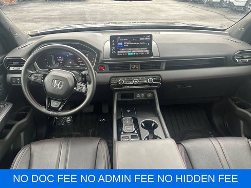 Used 2025 Honda Pilot Black Edition image 14