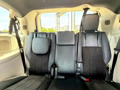 Used 2020 Dodge Grand Caravan SXT FWD image 19