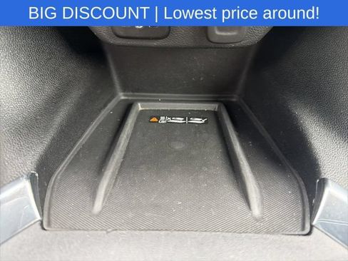 Used 2023 Chevrolet Traverse LT AWD/4WD image 36