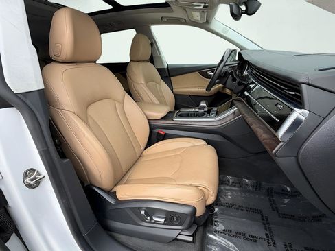 Used 2019 Audi Q8 Prestige w/ Luxury Package AWD/4WD image 38