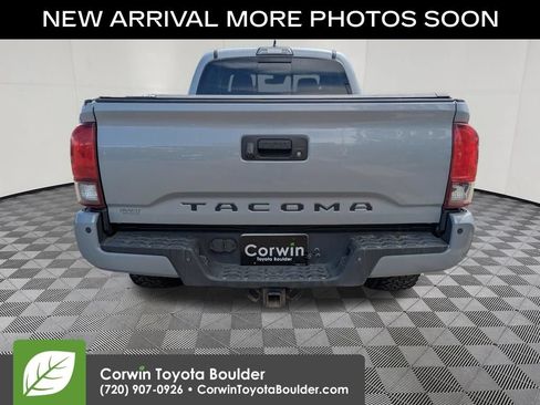 Used 2018 Toyota Tacoma TRD Off-Road w/ Technology Package AWD/4WD image 6
