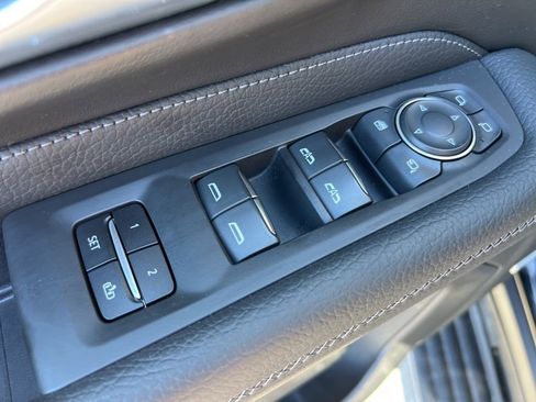 Used 2022 GMC Yukon Denali AWD/4WD image 11