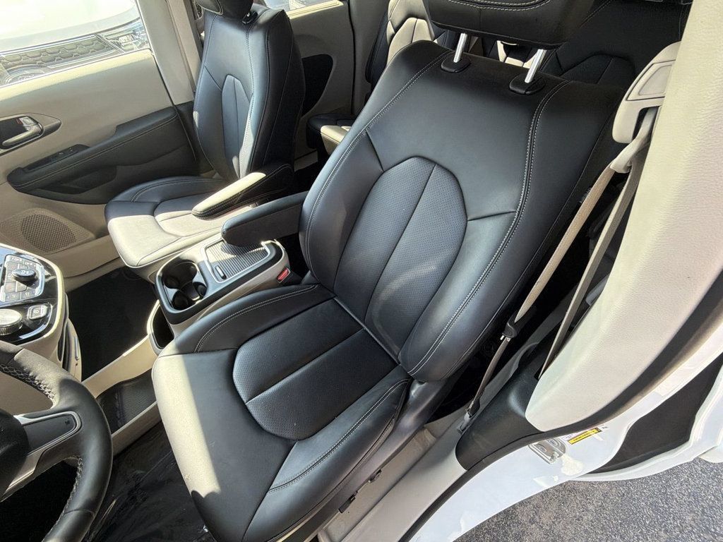 Used 2024 Chrysler Pacifica Touring-L FWD image 14